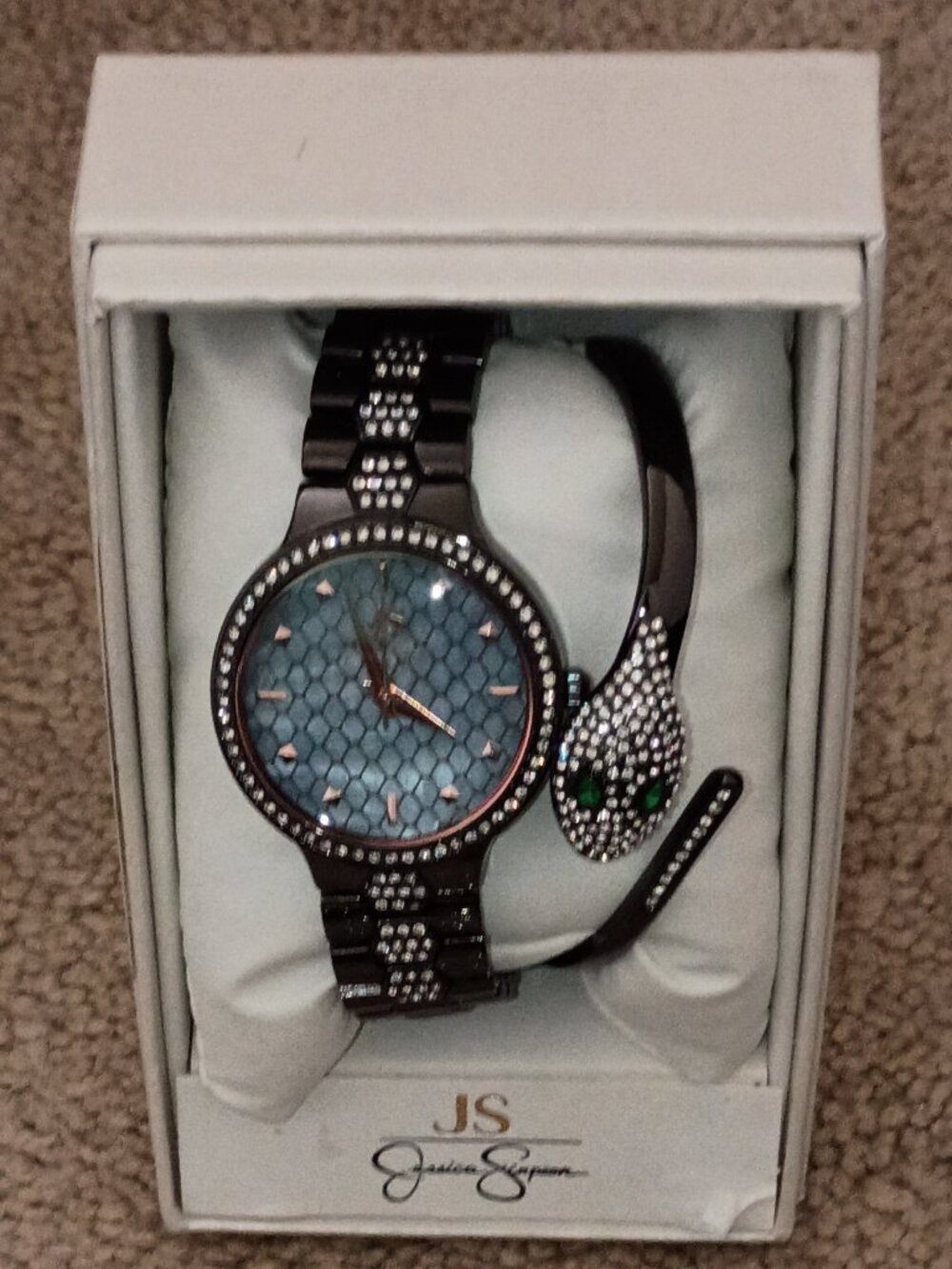 New Jessica Simpson Watch & Braclet Set (Needs Battery)